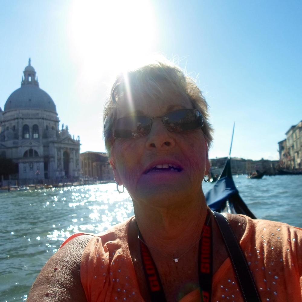 Meet your Posher, Loretta